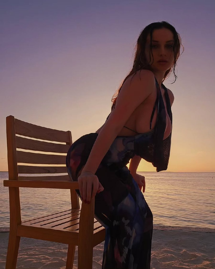 Sexy girl Miranda Faith nude in Campus dos Goitakazis