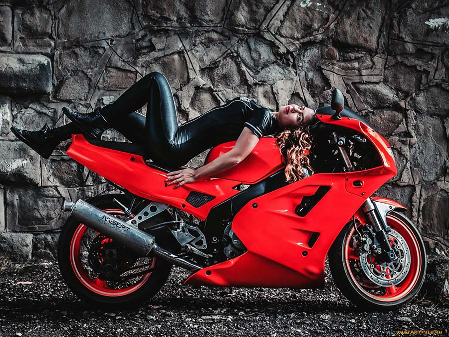 Beautiful girl Beautiful girls and motorcycles in Campus dos Goitakazis