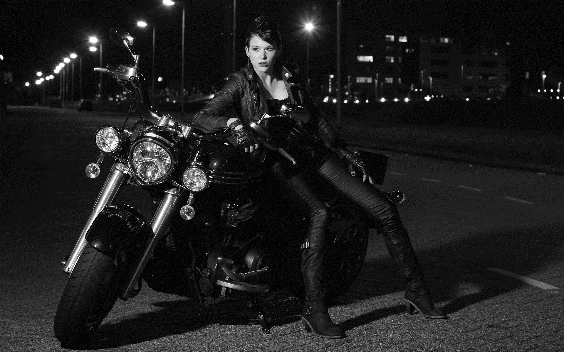 Photo Beautiful girls and motorcycles in Campus dos Goitakazis