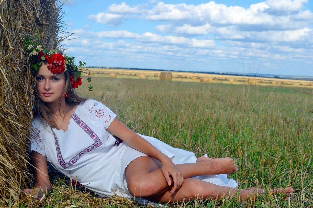 Slavic girls in Campus dos Goitakazis