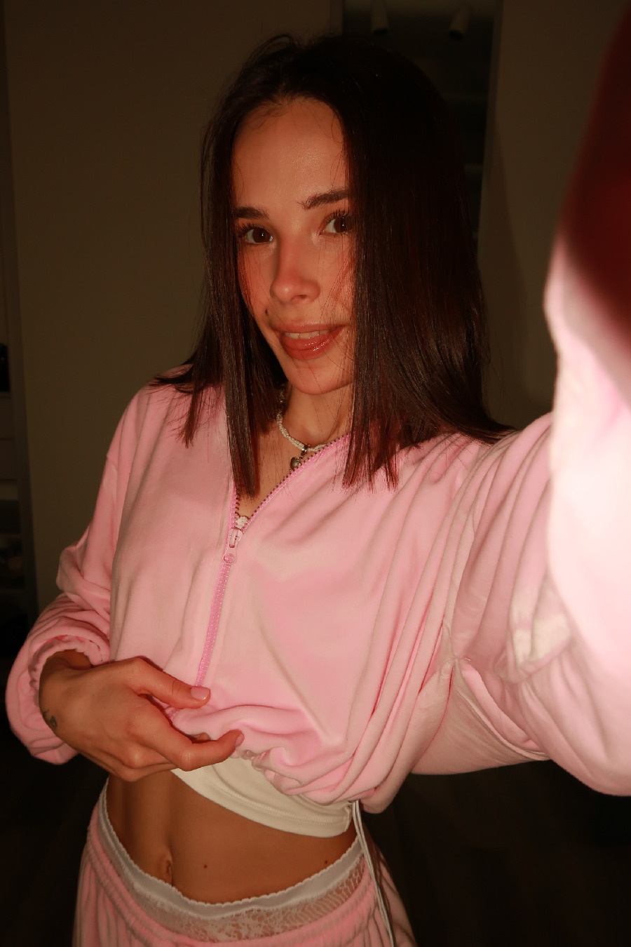 Tina brings the glow — live moments in Campus dos Goitakazis